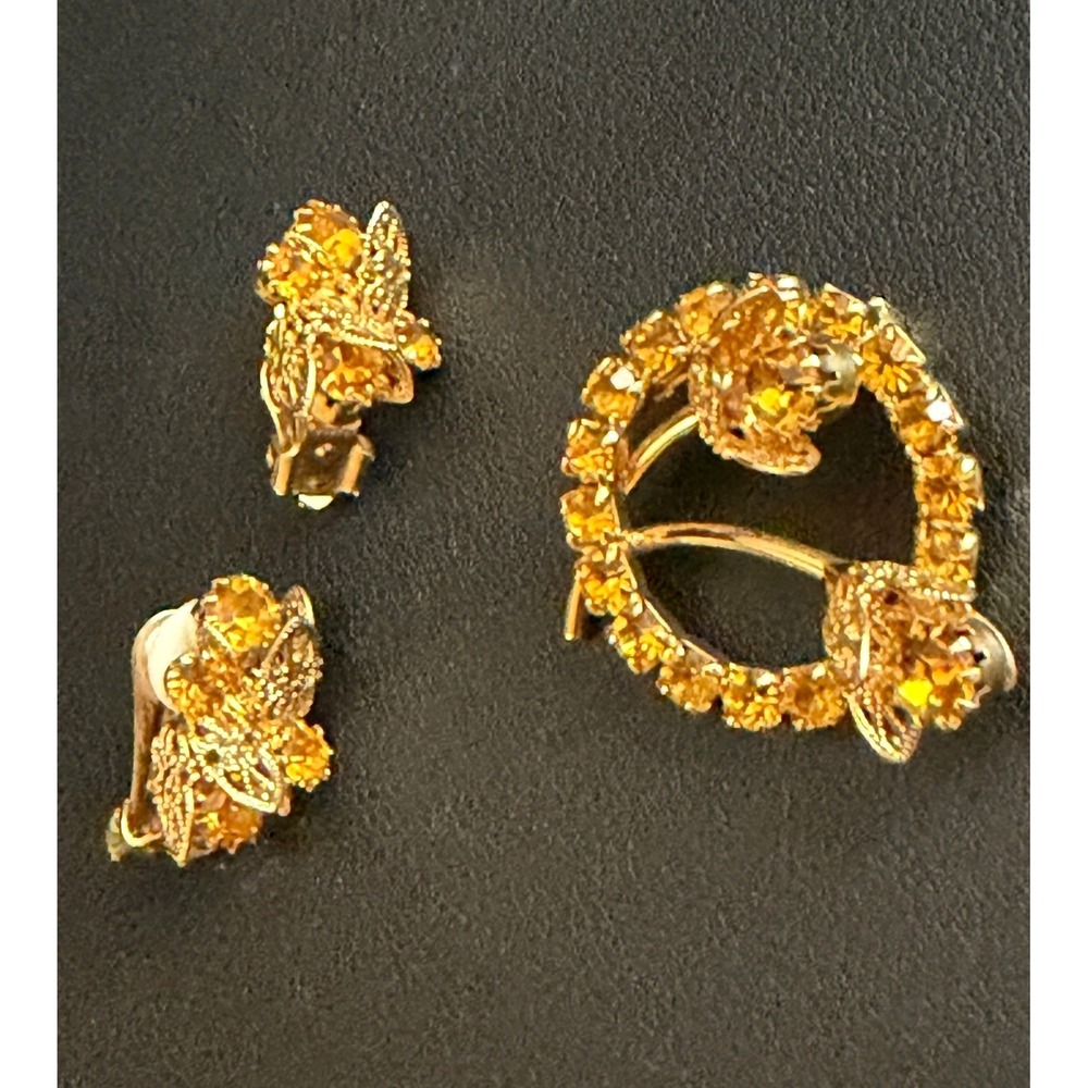 Vintage Rhinestone Brooch Earrings Set Gold Tone Wreath Clip Ons